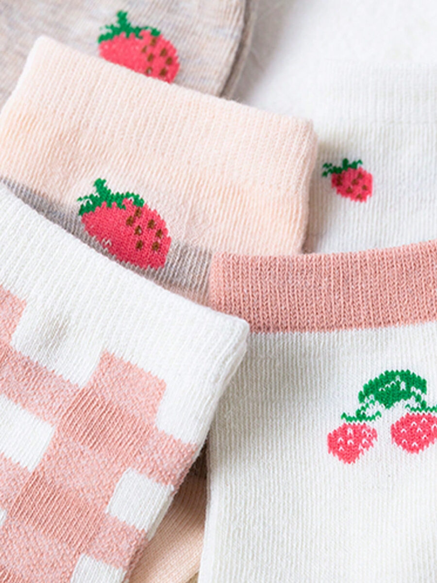 5 Pairs Random Pink Women's College Style Comfortable Breathable Mid-Calf Socks With English Heart And Strawberry Patterns - Image 5