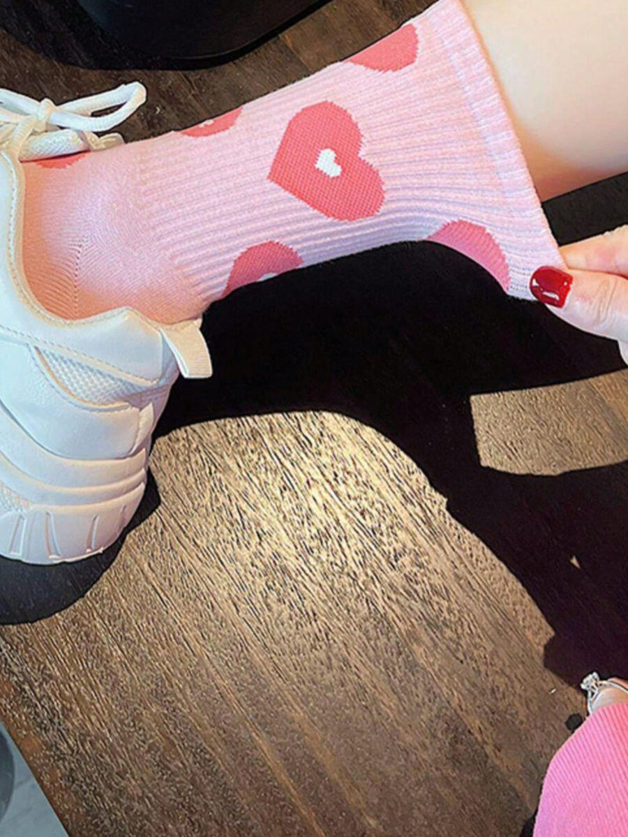 5 Pairs Random Pink Women's College Style Comfortable Breathable Mid-Calf Socks With English Heart And Strawberry Patterns - Image 17