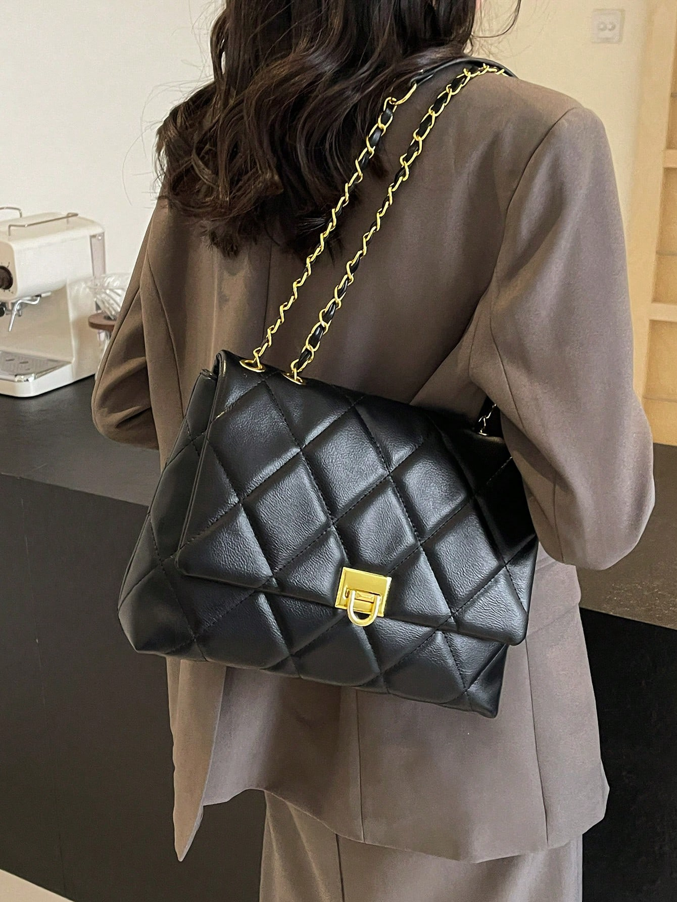 Lightweight, Business Casual, Fashionable, Minimalist Stitching Flap Chain Square Bag Soft Leather Crossbody Bag - Image 3