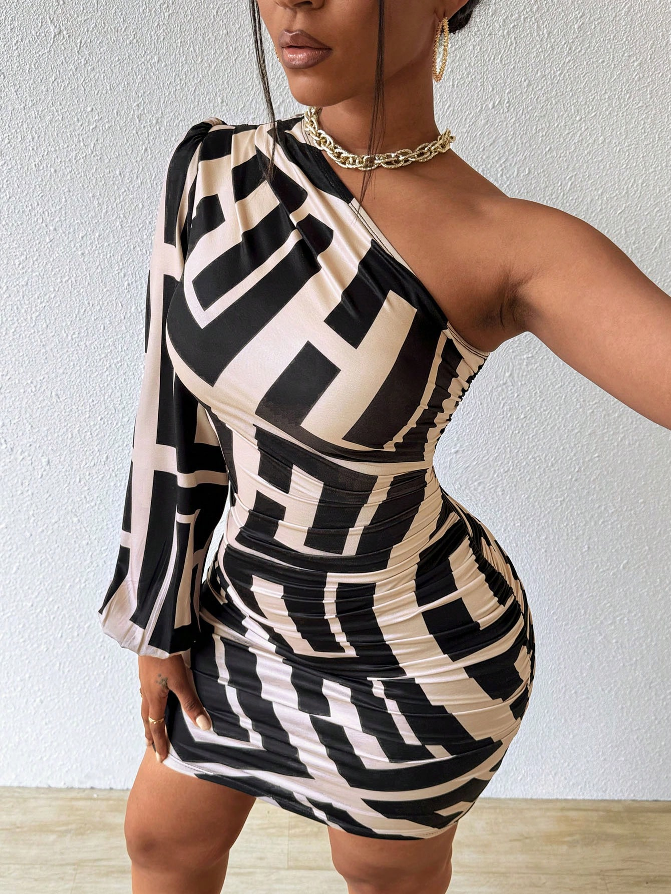 VaVaBold Women's Geometric Print One Shoulder Lantern Sleeve Dress - Image 5